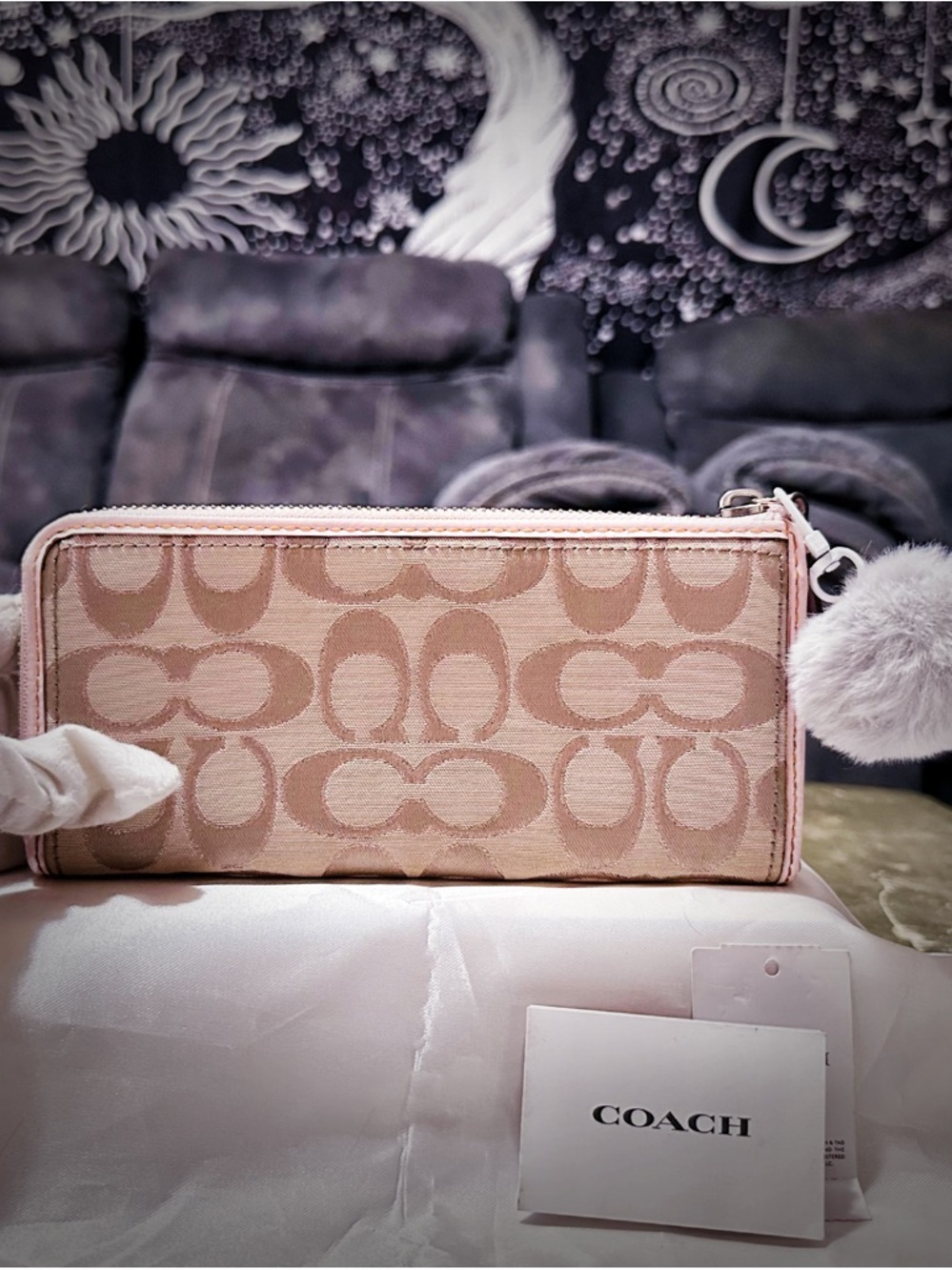 Vintage COACH Khaki Signature Canvas Zip Wallet with Pale Pink Trim - Picture 8 of 17
